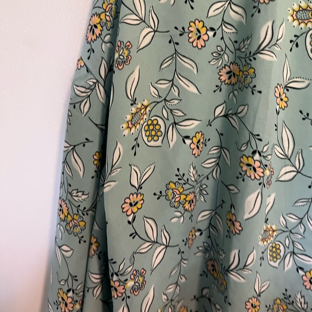 COPY - Loft aqua cloud floral balloon sleeves back key hole . Size Large - Picture 7 of 15